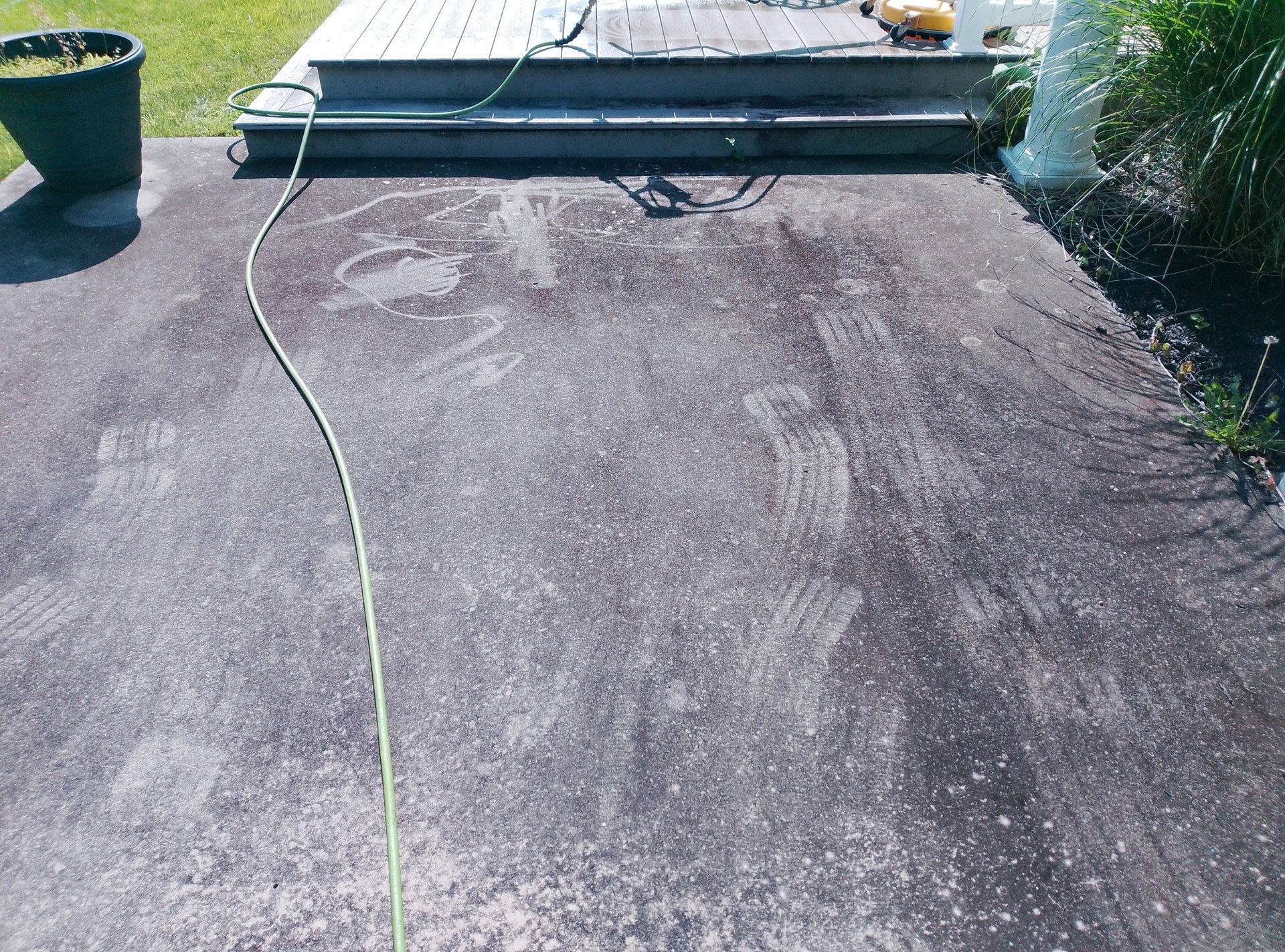 Driveway & Concrete Cleaning service in Lancaster PA - Residential by Rhynobi Pressure Washing